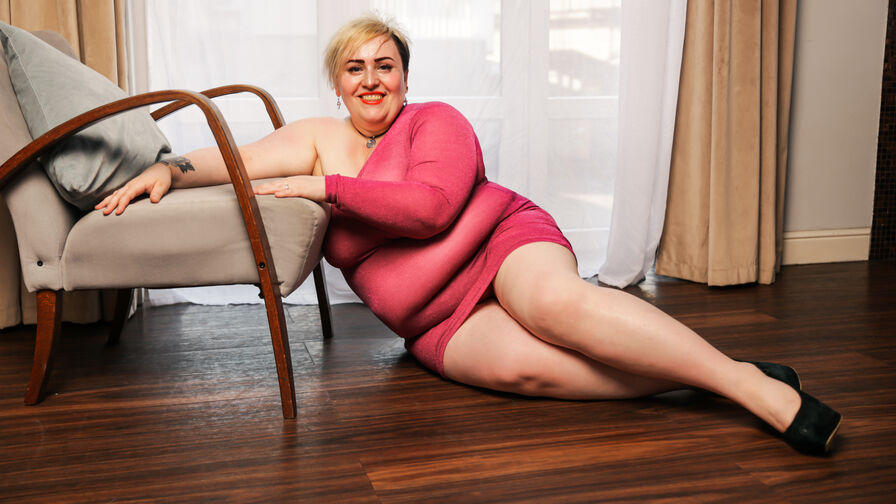 Chat With MonikaLawn Now