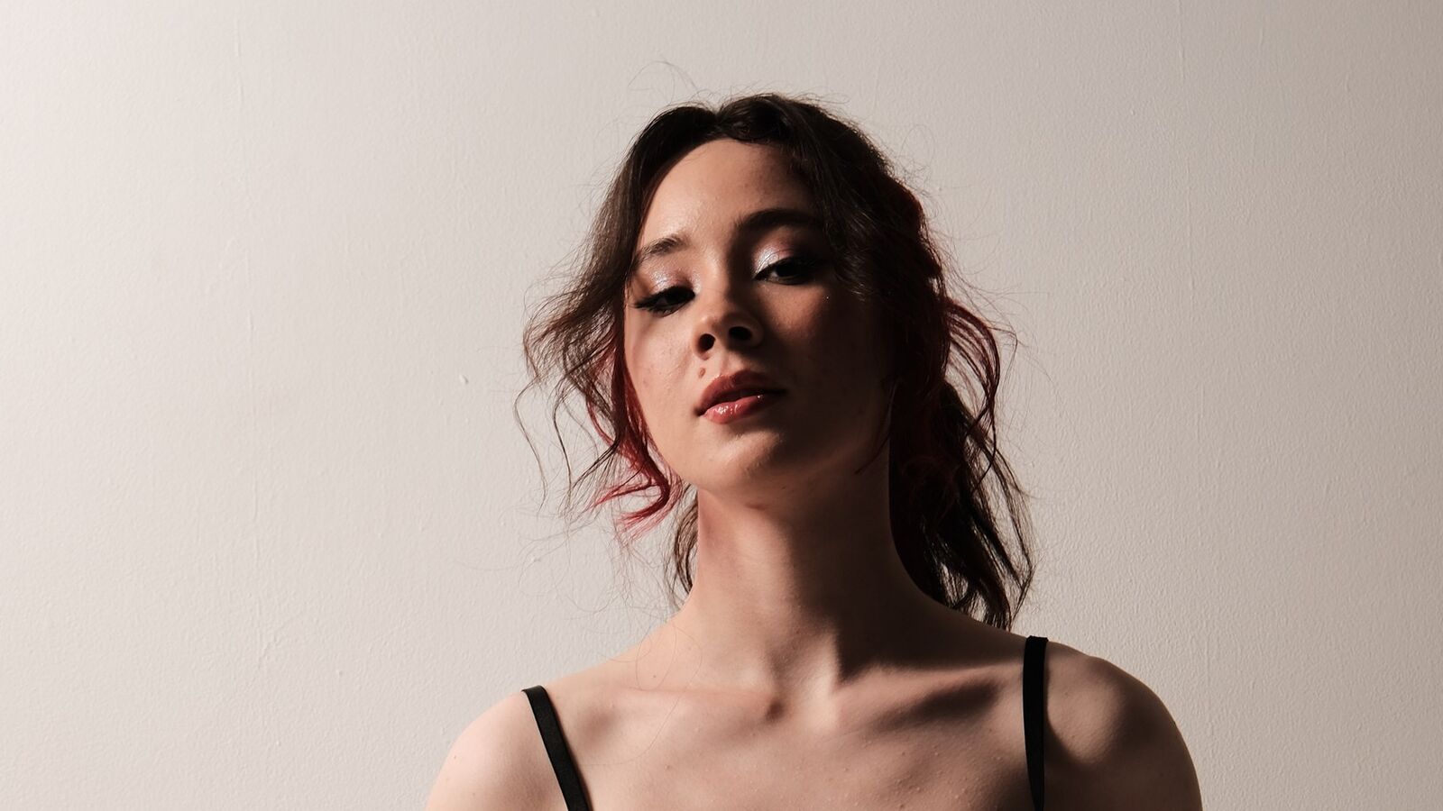 AislyFollin erotic portrait