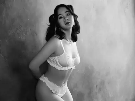 Chat with AislyFollin