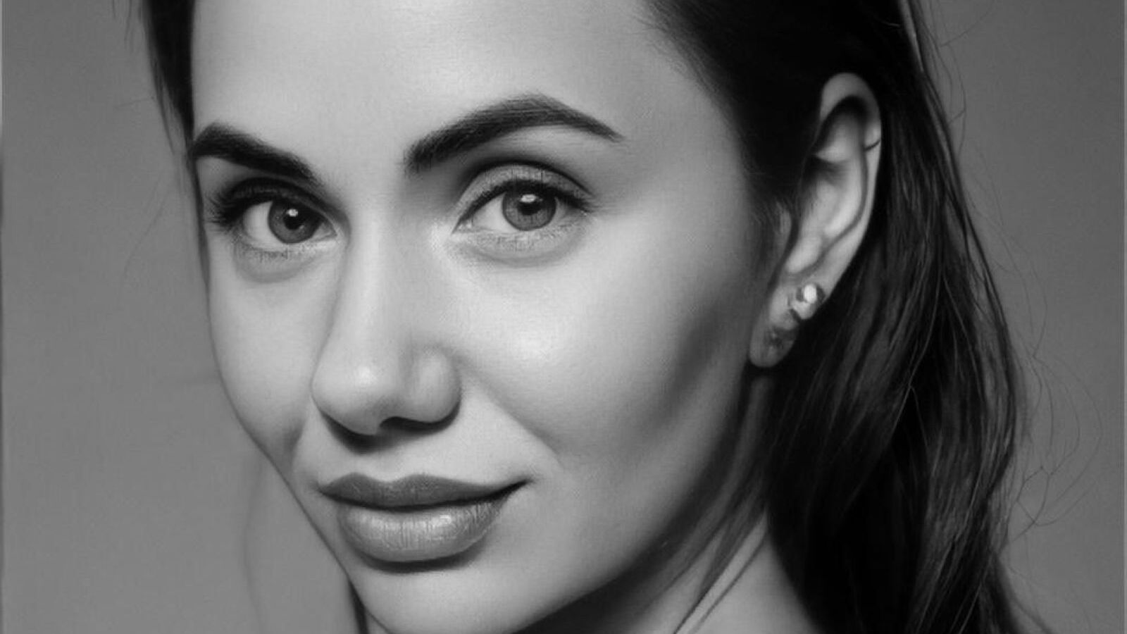 MaiaSin erotic portrait
