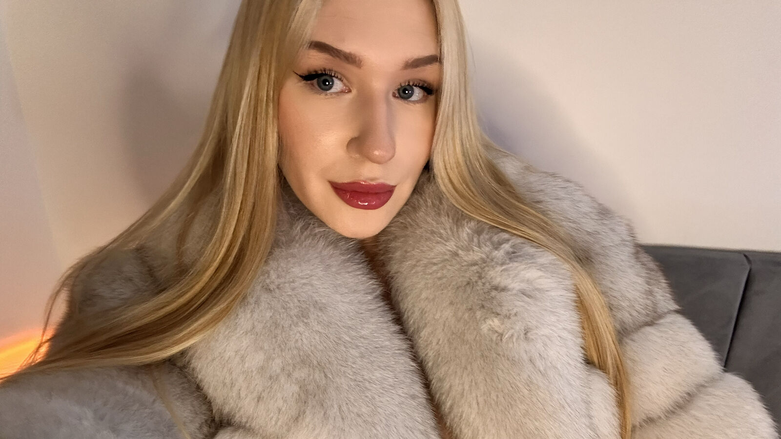 BellaBronze erotic portrait
