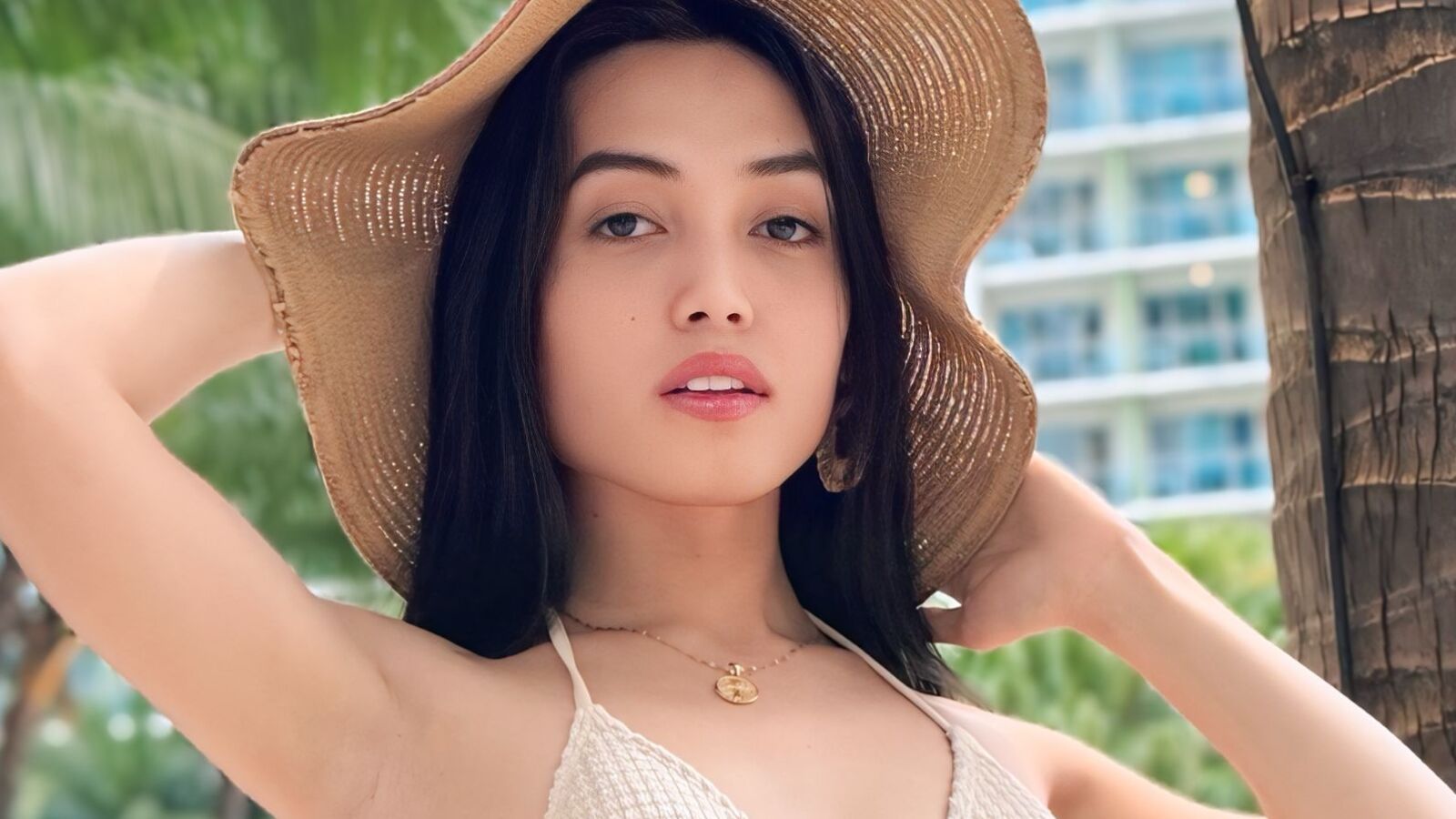 ScarletteSanchez glamour portrait