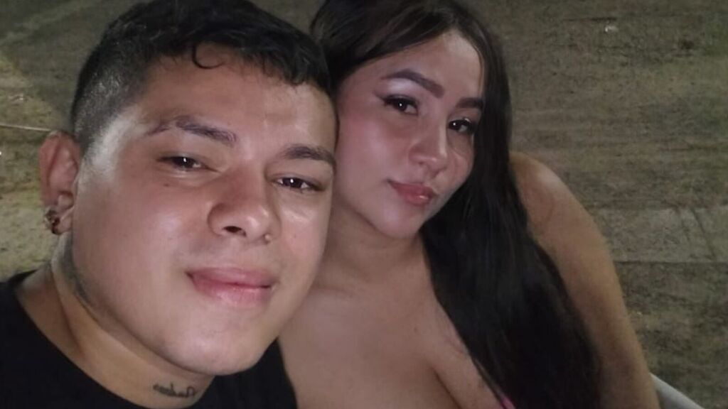 CarolAndCris Live Cam on LiveJasmin