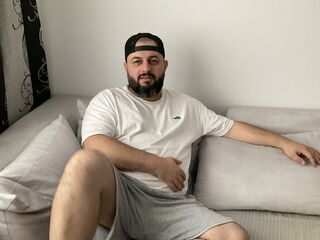 DravenPeak is a webcam model from Romania age 36