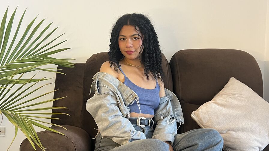 Watch AfroditaAlissa live on ZS Magazine