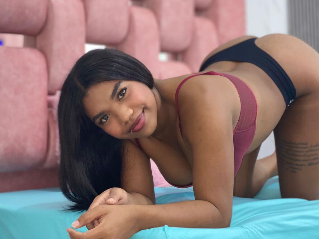 MiaHiltom from Web Night Cam