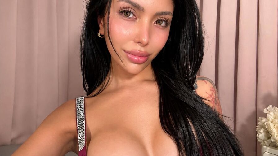 Watch TyraMadrigal live on ZS Magazine