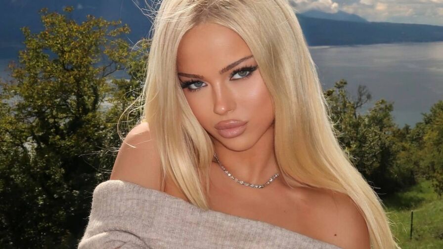 Join ArianaDaili for Exclusive Live Webcam