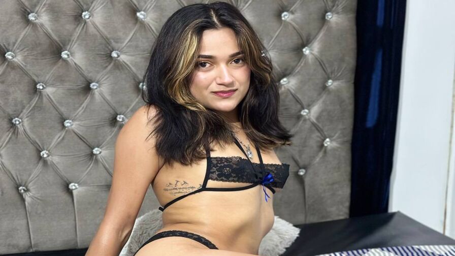 See VeronicaVanegas’s Cam Show Now