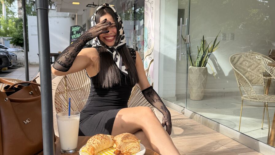 See DarlaDanger’s Cam Show Now