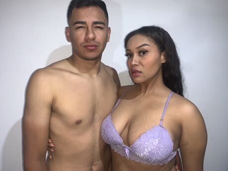 Chat with CharlyAndCamyla