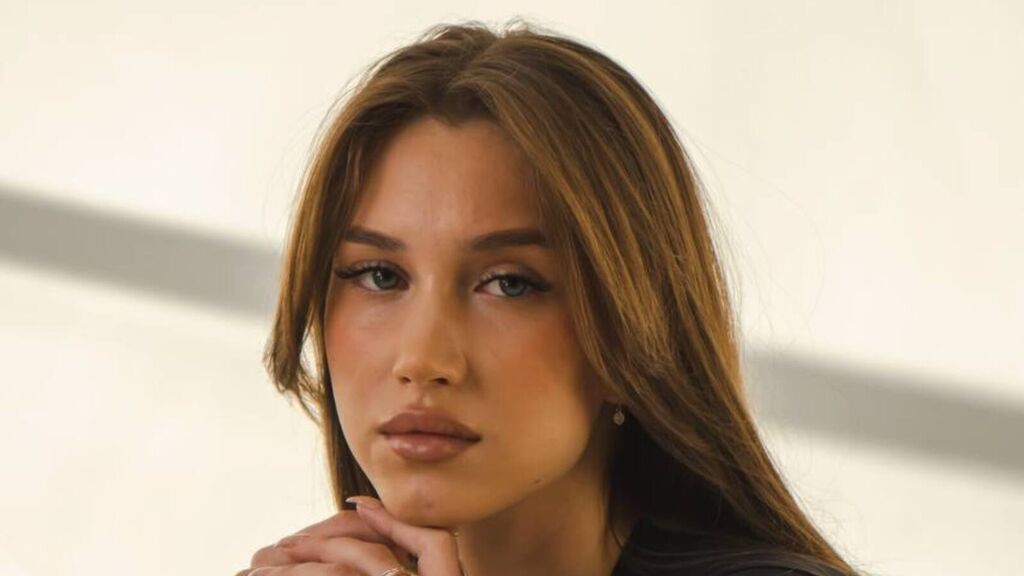 AmelinaBrauberg Live Cam on LiveJasmin