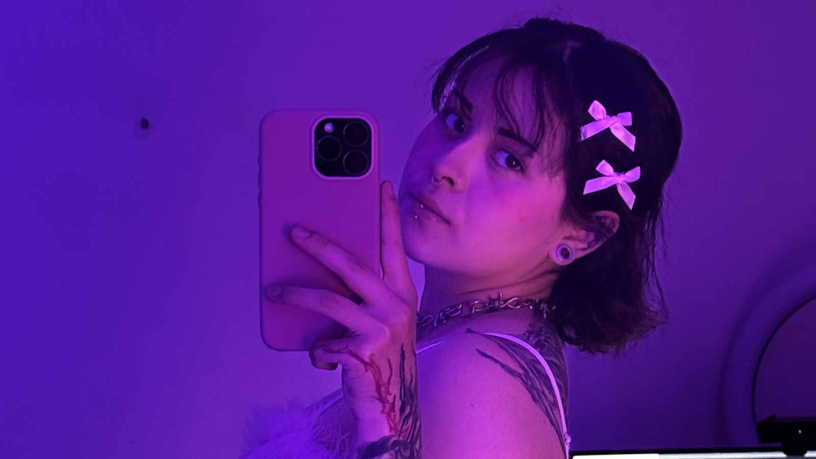 SaskiaVellour erotic portrait