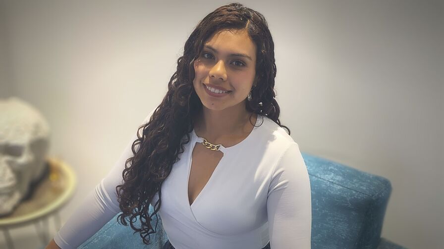 Watch AlejaJara live on ZS Magazine