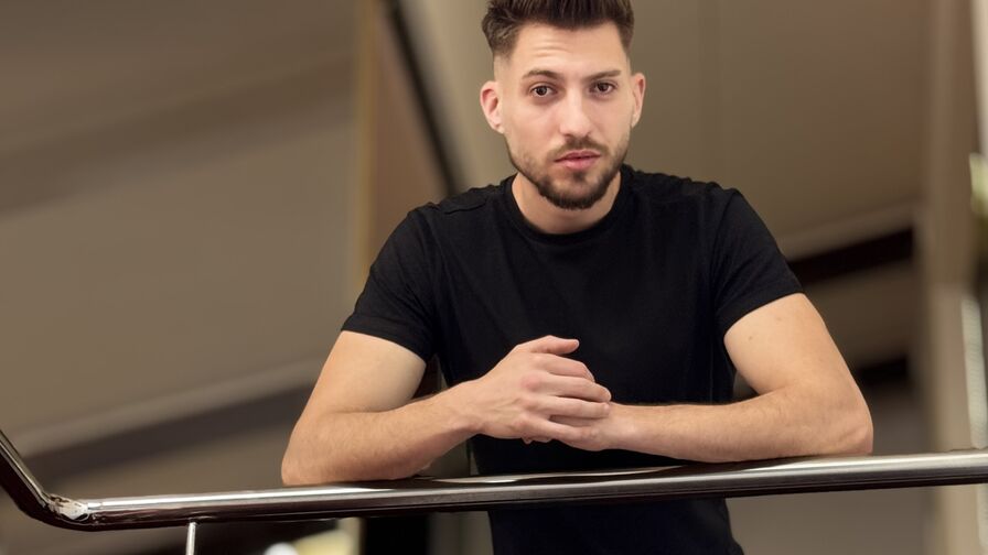 Watch FelixRook live on porno-line.net