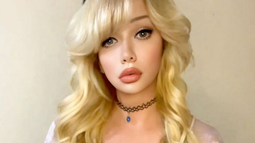 Watch KellyPierce live on tastypornhot.com