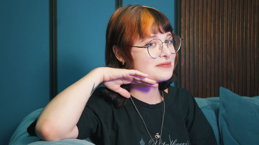 Watch IrisClay live on Hundesider