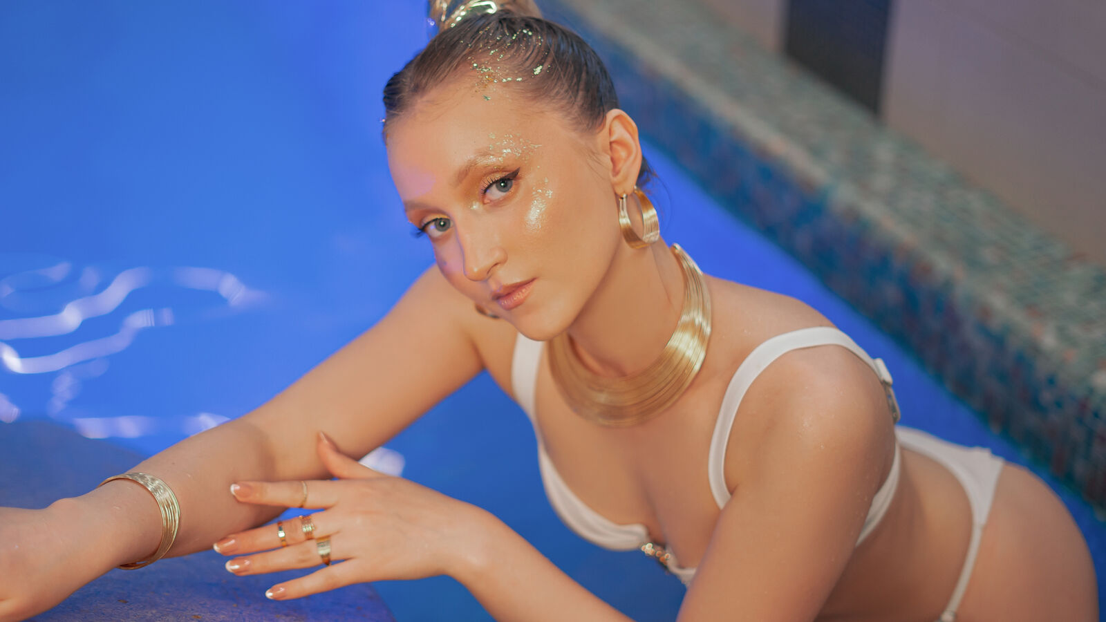 MiaCartie glamour portrait