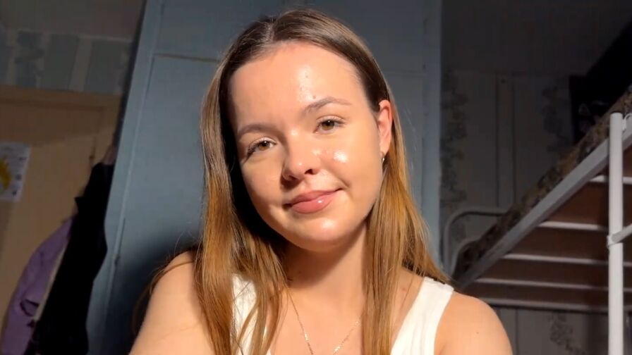 See HollyCathrin’s Cam Show Now
