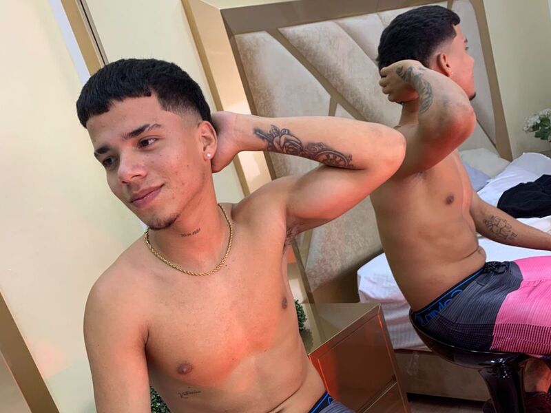 Live Sex Cam AxelMorris