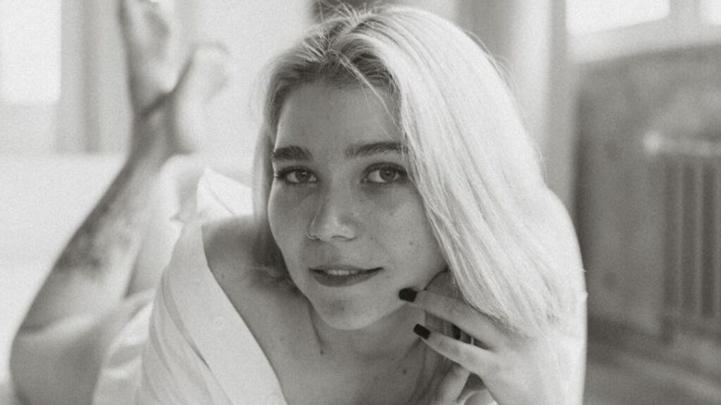 BreanaAlosta Live Chat on LiveJasmin