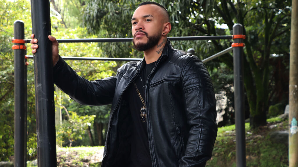 Sex chat gratuit in direct cu EmanuelSpencer pe LiveJasmin