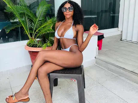 Chat with NaomiAshanty