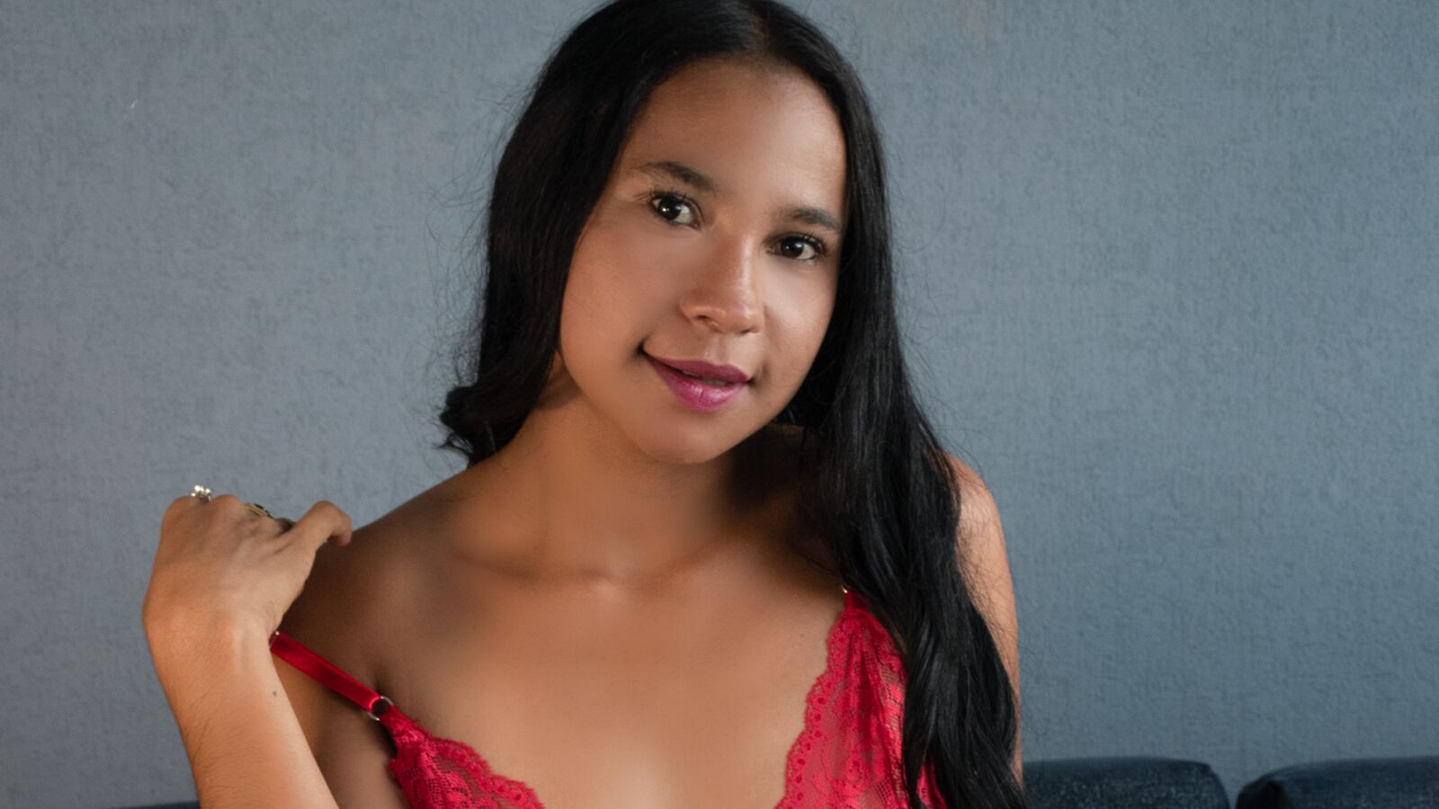 AnaiFlorez glamour portrait