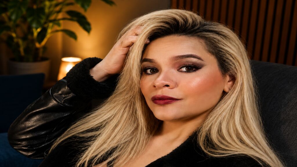Watch fetish performer LancasterSarah from LiveJasmin at GirlsOfJasmin