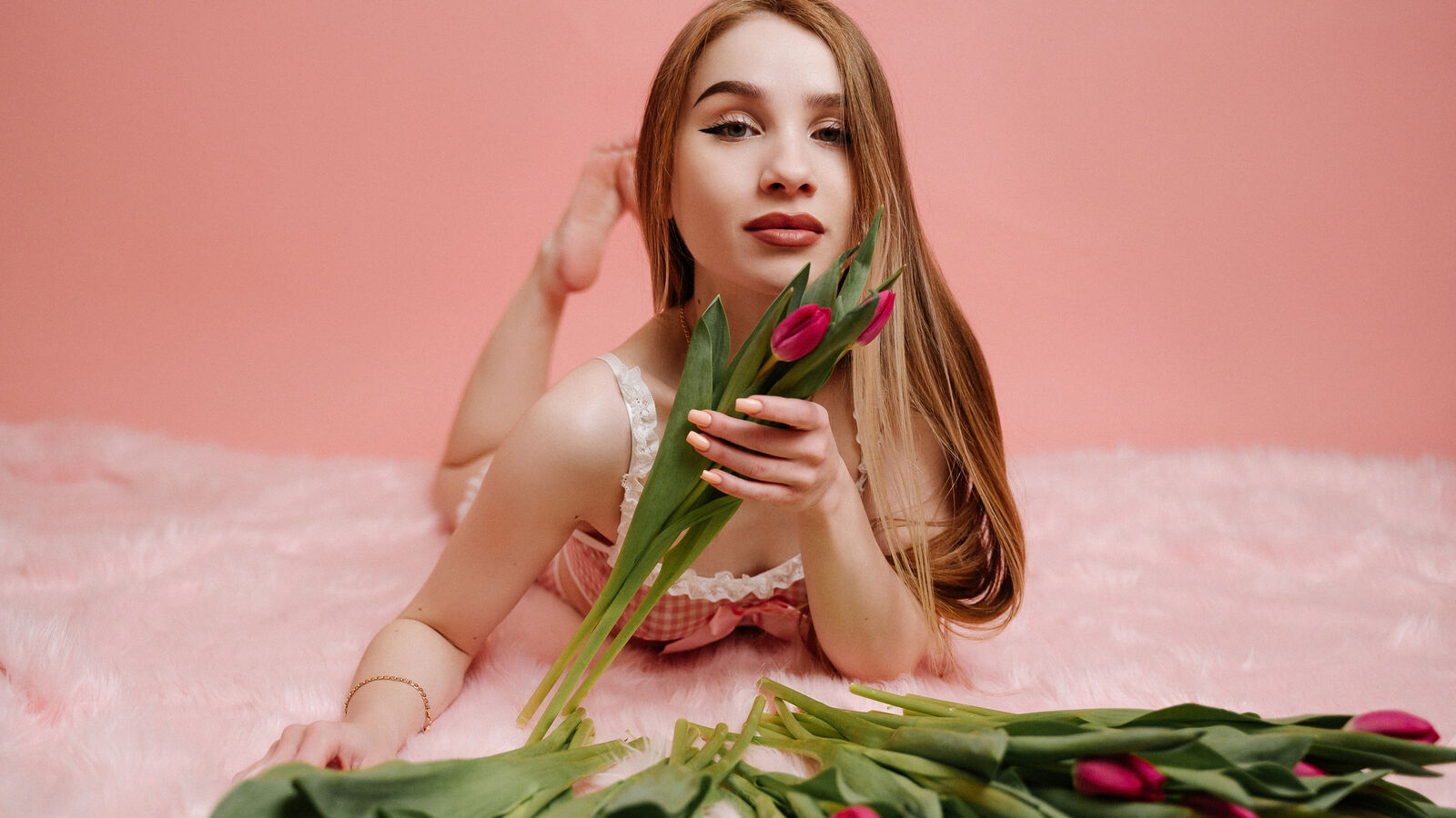 MiaEllien erotic portrait