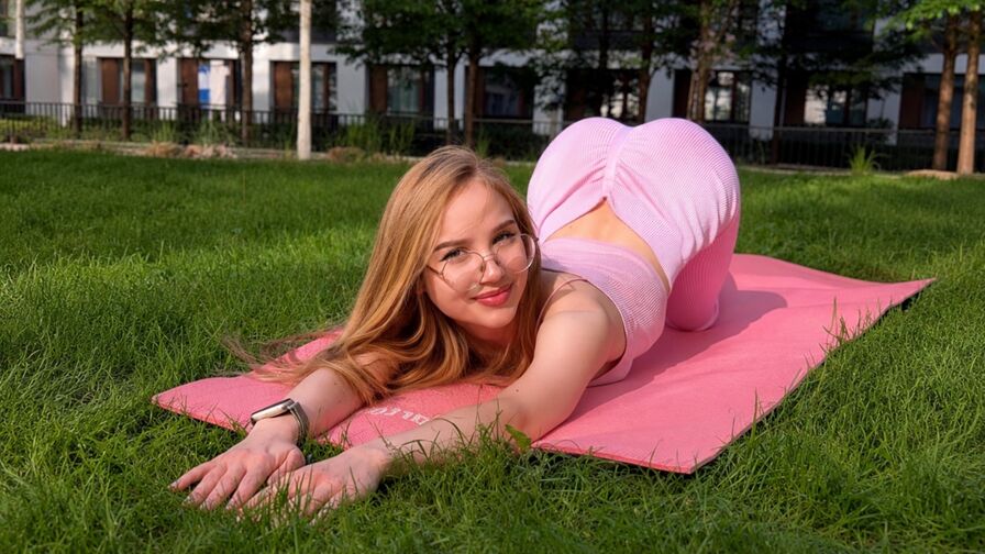 MiaEllien Amateur Masturbating