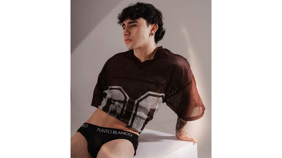 ZackBelmond – Male | Nude Senses