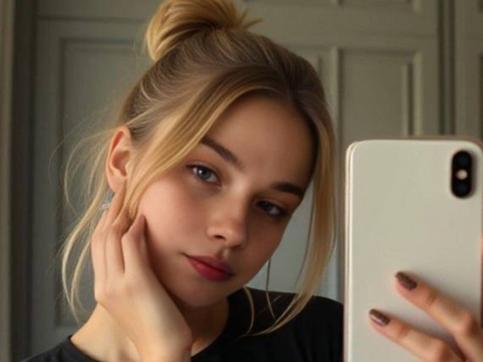 Live cam for IsabellaUresti