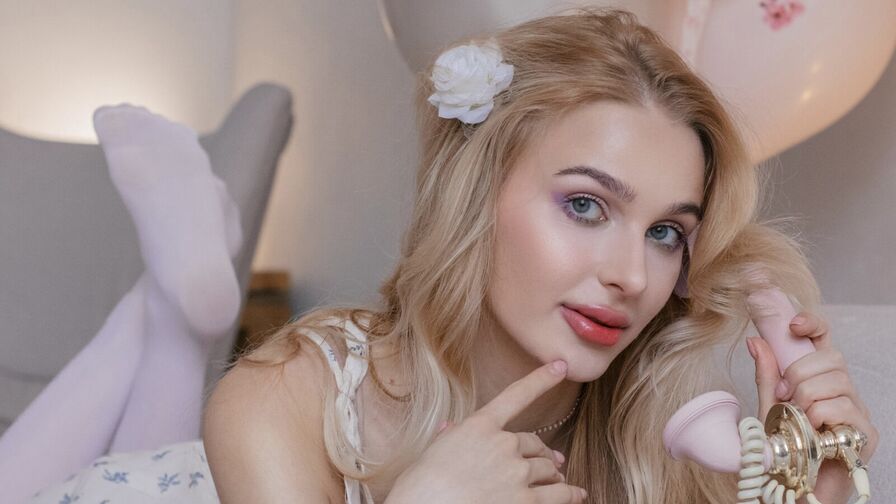 Free Naked DaisyGolden