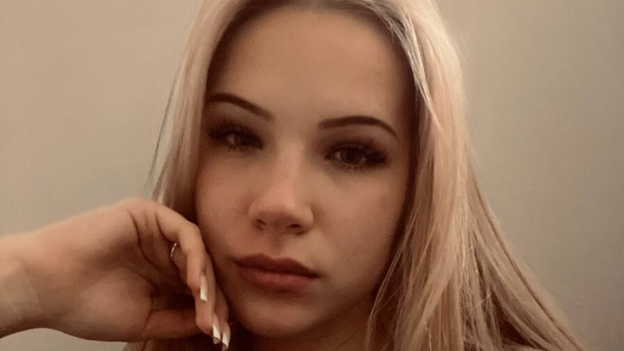 AletaKunde live cam model