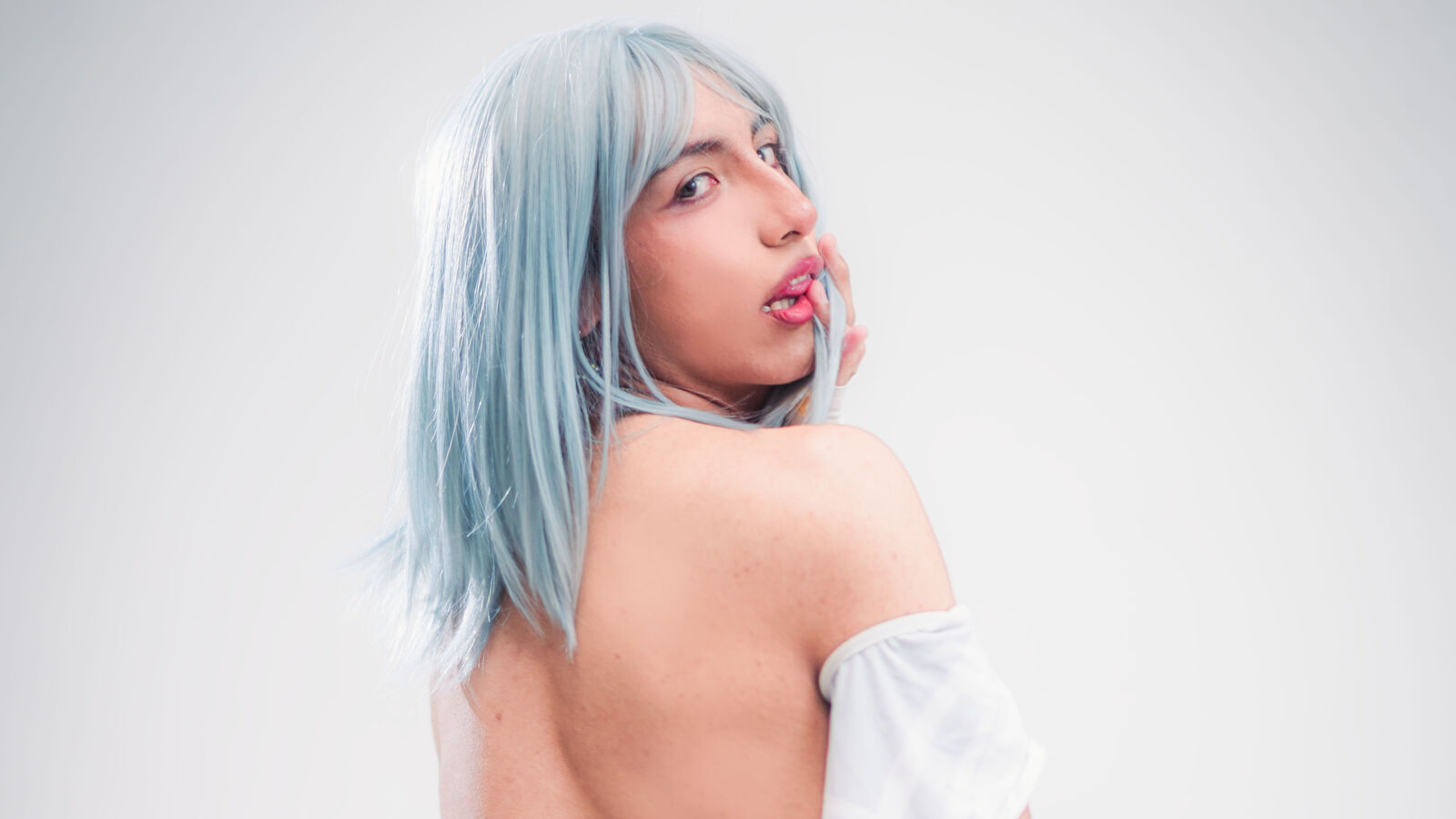 HinattaHirai glamour portrait