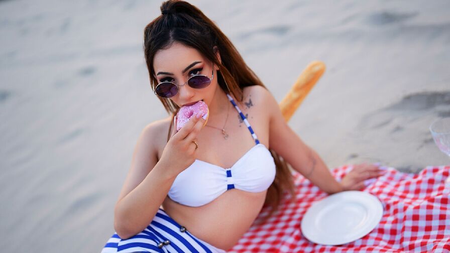 See AlizeeBlair’s Cam Show Now