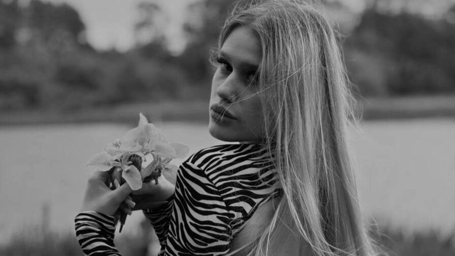 CharisseBuonomo – Female | Love Meet 8