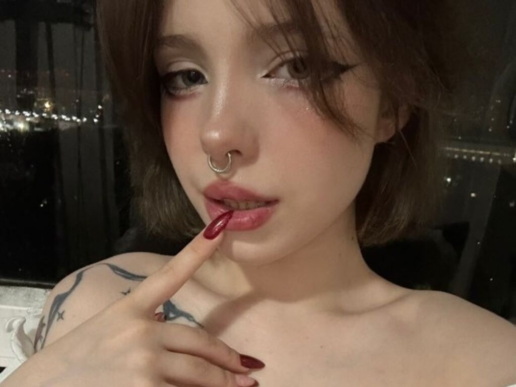 DarlineSharp premium girl cam session