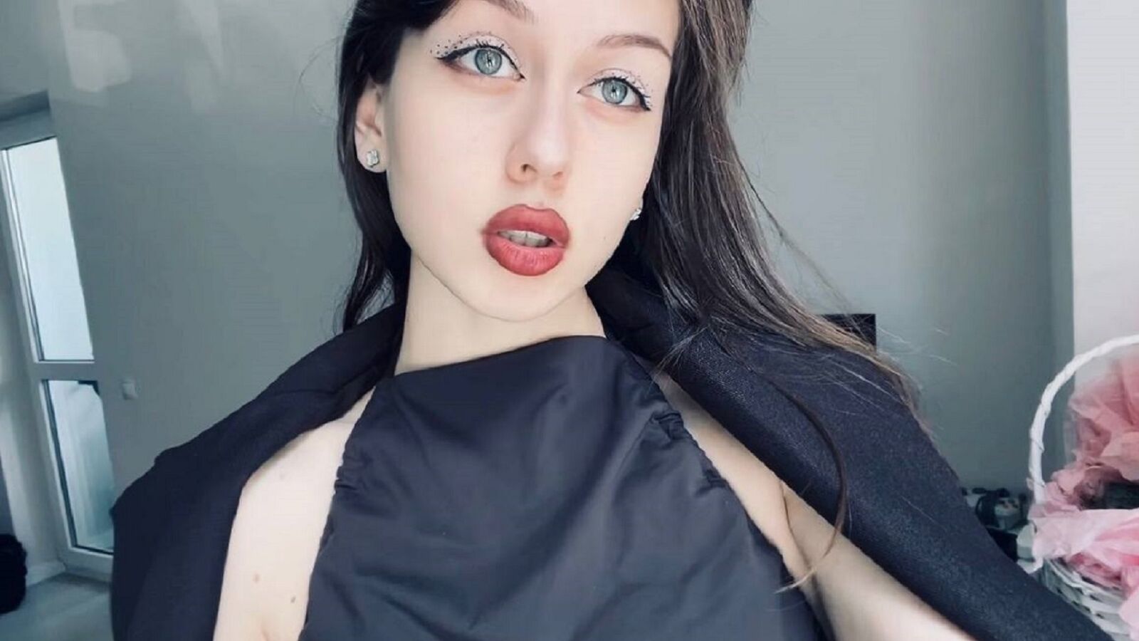 JaneneOkutsu erotic portrait