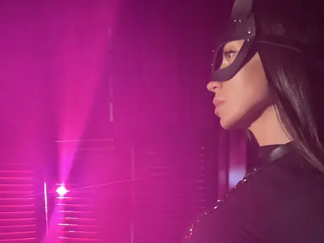 Chat with LeilaNyman