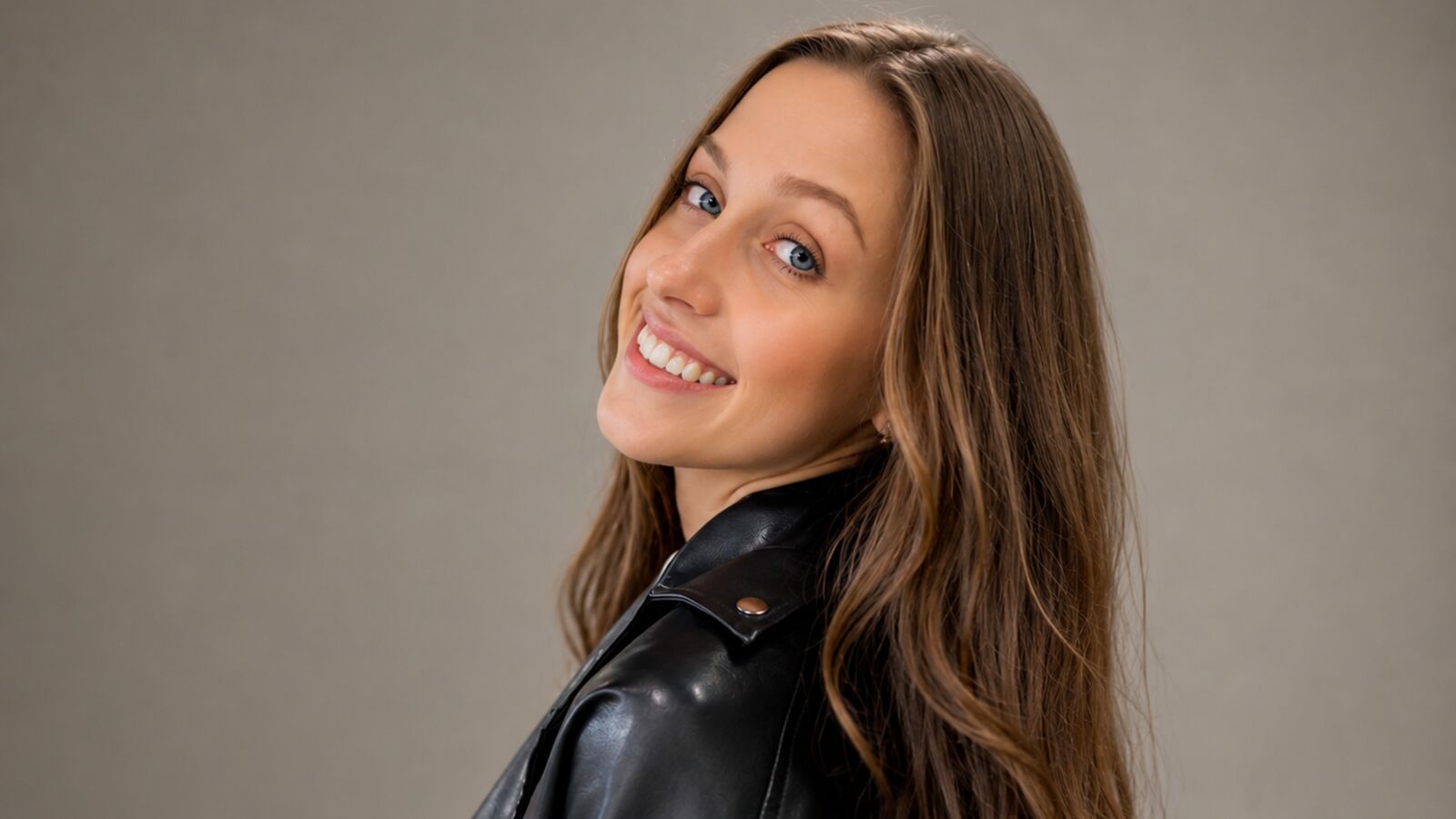 HaileyArden glamour portrait