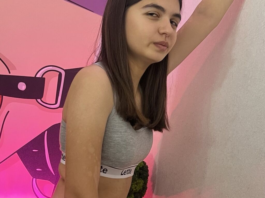 AmiraChase online cam profile picture