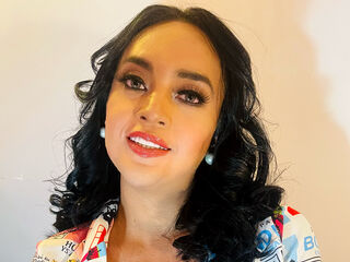 VenusBrown is a webcam model from Unknown Country age 33