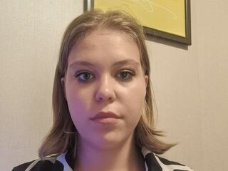 SaturninaLeavitt age 18