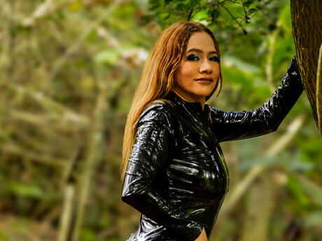 Chat with DayanaMoss
