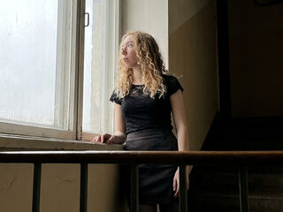 LilyWhitman live on LiveJasmin