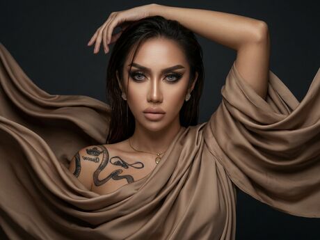 Chat with JulliaFakarat