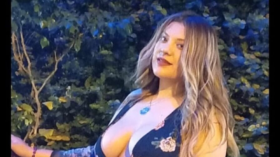 AnyMadison's live cam