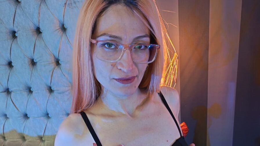 Watch JadeBorue live on Free Vintage Erotica